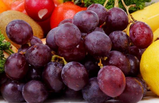吃葡萄要不要吐葡萄皮 从营养的角度考虑 建议吃葡萄不要吐葡萄皮